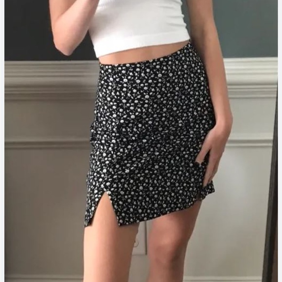 Brandy Melville black and white floral Cara skirt - Picture 2 of 7